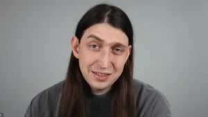 Felca volta ao YouTube e revela impactos do bullying: “Fobia social”