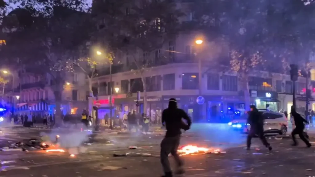França anuncia toques de recolher após protestos e não descarta estado de emergência
