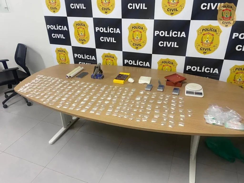 Polícia Civil prende quatro e apreende cocaína, maconha e armas no DF