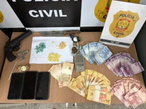 Dois homens são presos por tráfico de drogas em área ligada a suspeito de liderar facção no DF
