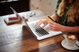 7 em cada 10 consumidores fazem compras por impulso na internet