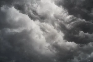 Frente fria coloca 153 cidades de Goiás sob risco de tempestades